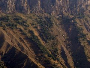 PKK'lı teröristler askeri üsse saldırdı