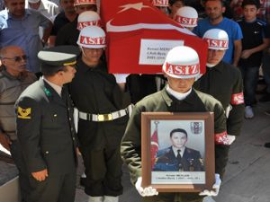 Erzurum'da intihar eden astsubay son yolculuğuna uğurlandı