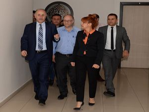 Vali Azizoğlu, TRT Erzurum Müdürlüğünü ziyaret etti