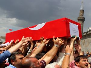 Erzurumlu 'Demokrasi Şehidi' Oğuzhan son yolculuğuna uğurladı