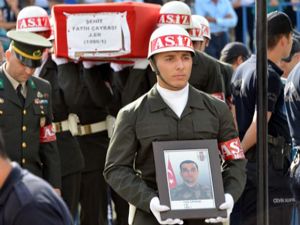 Kılıçdaroğlu, şehit er Fatih Çaybaşı'nın cenazesine katıldı