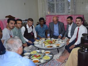 Milletvekili Ilıcalı, Somalili ve Suriyeli öğrencilerle buluştu