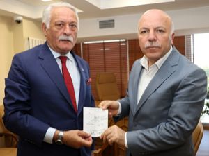 Başkan Sekmen Türk Kızılayı'na kurban bağışında bulundu