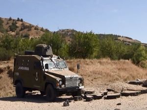 Erzincan-Erzurum Karayolunda askeri araca hain saldırı