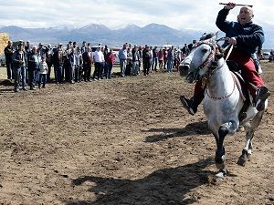 Geleneksel Rahvan At Yarışları Erzurum'da düzenlendi