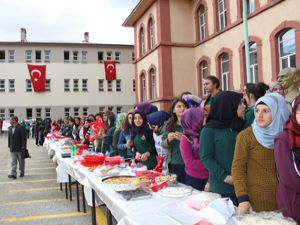 Nenehatun Kız Anadolu Lisesi kermes düzenledi