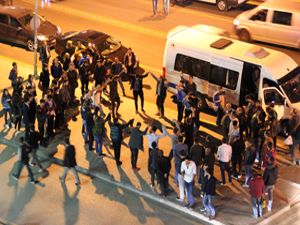 Erzurum'da gençlerin hızını trafik polisi kesti