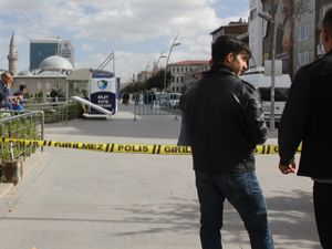 Erzurum'da otobüs durağında unutulan bavullar, polisi alarma geçirdi