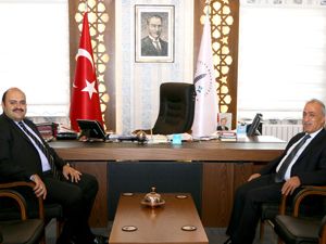 Rektör Çomaklı'dan Başkan Orhan'a ziyaret
