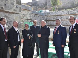 Başkan Sekmen, Gazilere verilen binayı gezdi