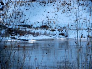 Erzurum'da soğuk hava göleti dondurdu