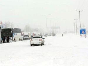 Erzurum-Ağrı karayolu trafiğe kapatıldı