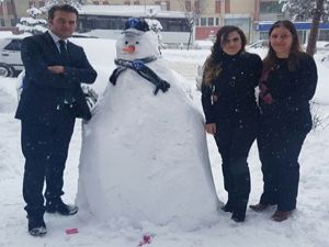 Erzurum'da kardan adam keyfi