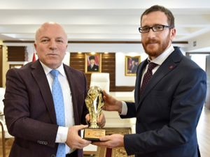 EBB Yüksek İrtifa Kamp Merkezi Yılın Spor Projesi Ödülünü Aldı