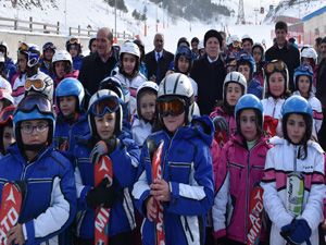 Geleceğin Kayakçıları Kış Spor Okulları'nda yetişecek