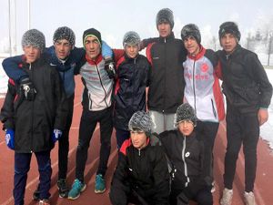 Erzurum'da atletler buz tuttu