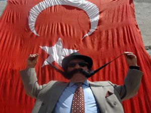 Türkiye bıyık şampiyonundan yeni anayasaya 'evet'
