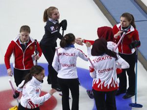 EYOF 2017'de Türkiye üçüncü madalyasını curlingde kazandı