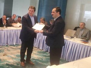 Ayhan Türkez'e takdir belgesi verildi