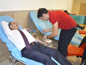 DAP ve TÜİK personelinden Kızılay'a kan bağışı