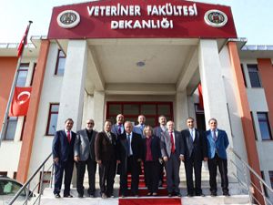 Rektör Çomaklı'dan Tıp Fakültesi ve Veteriner Fakültesi'ne ziyaret