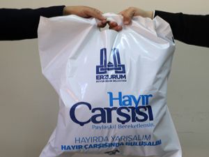 Hayır çarşısı Çat'ta çocukları sevindirdi