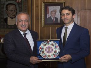 Başkan Saim Köroğlu'ndan Rektör Çomaklı'ya veda ziyareti