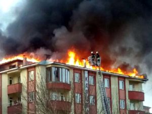 Erzurum'da 7 katlı apartmanda yangın paniği
