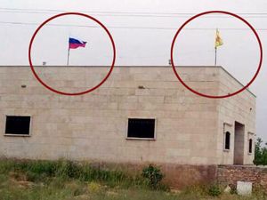 Afrin'de, Rusya ve YPG bayrağı yan yana