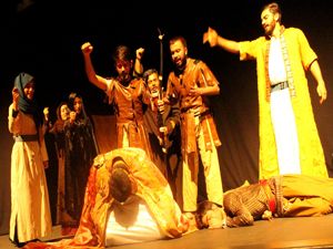 Diriliş Muştusu, Erzurum'da sahnelendi