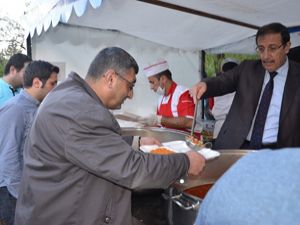 Palandöken Belediyesi her gün 3 bin vatandaşa iftar veriyor