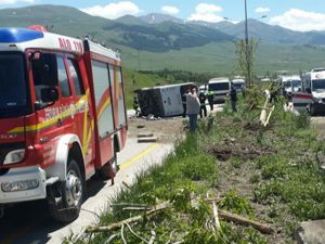 Erzurum'da halk otobüsü devrildi: 10 yaralı