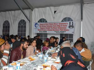Mültecilere iftar yemeği