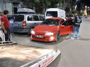 Erzurum'da polise bağırdı, caddeyi birbirine kattı