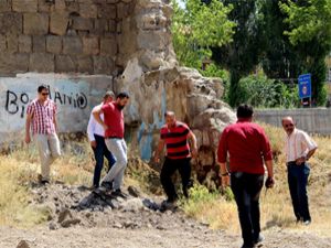 Erzurum'da uyuşturucu bağımlıları mahalleliyi canından bezdirdi
