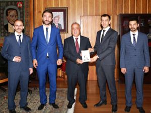 Ülkü Ocakları Erzurum İl Başkanı Genç, Rektör Çomaklı'yı ziyaret etti