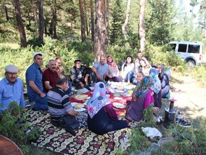 Gür Yaprak köylüleri piknik gününde buluştular