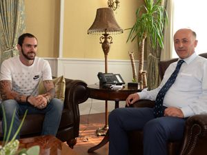 Milli Atlet Guliyev, Vali Azizoğlu'nu makamında ziyaret etti