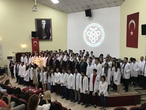 Tıp Öğrencilerine Beyaz Önlük Giydirme Töreni Yapıldı