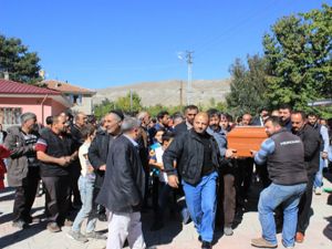 Fransa'daki yangında ölen Nihal Ertunç, Erzincan'da defnedildi
