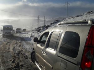 Ardahan'da kar yolları kapattı