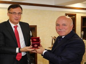 Belarus Ankara Büyükelçisi Savinykh Başkan Sekmen'i ziyaret etti