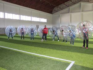 Erzurumlular balon futbolu ile stres atıyor