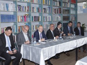Rektör Çomaklı Akademisyenlerle fikir alışverişinde bulundu