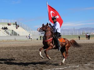 Erzurum'da yem ödüllü cirit turnuvası