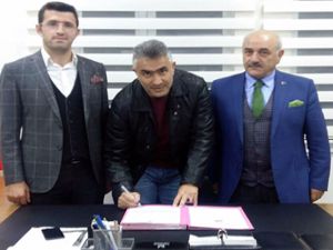 Mehmet Altıparmak resmi imzayı attı