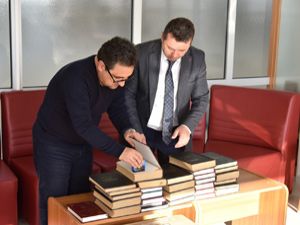 Kavaz, kütüphaneye 3 bin kitap hediye etti