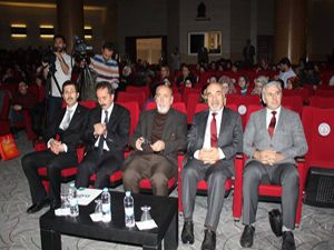 Erzurum'da 'Dilimiz Kimliğimizdir' konferansı