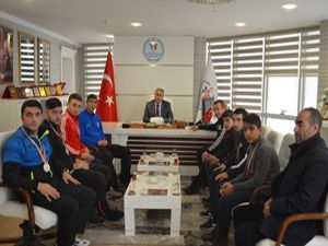 Erzurum'un altın yumrukları ödüllendirildi