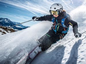 Palandöken'de düşe kalka kayak ve kızak keyfi